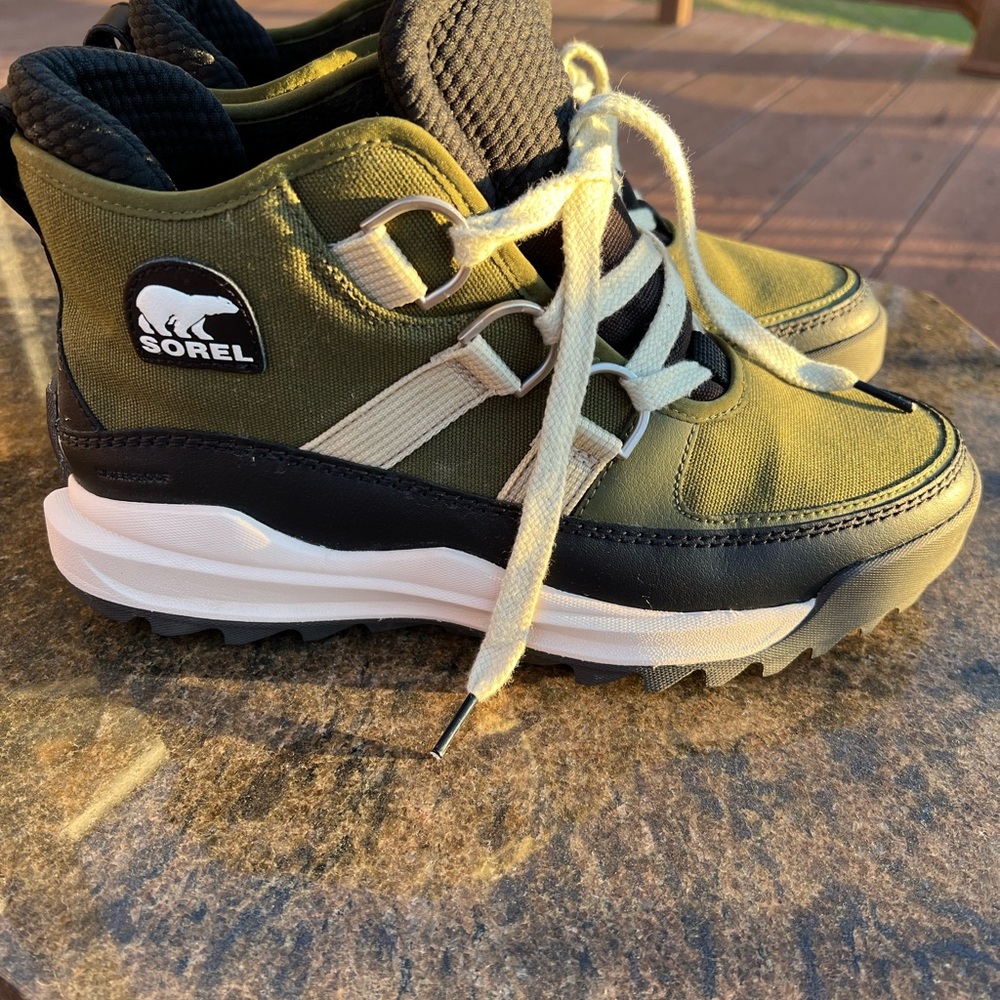 Sorel Women’s Green and Black Boots